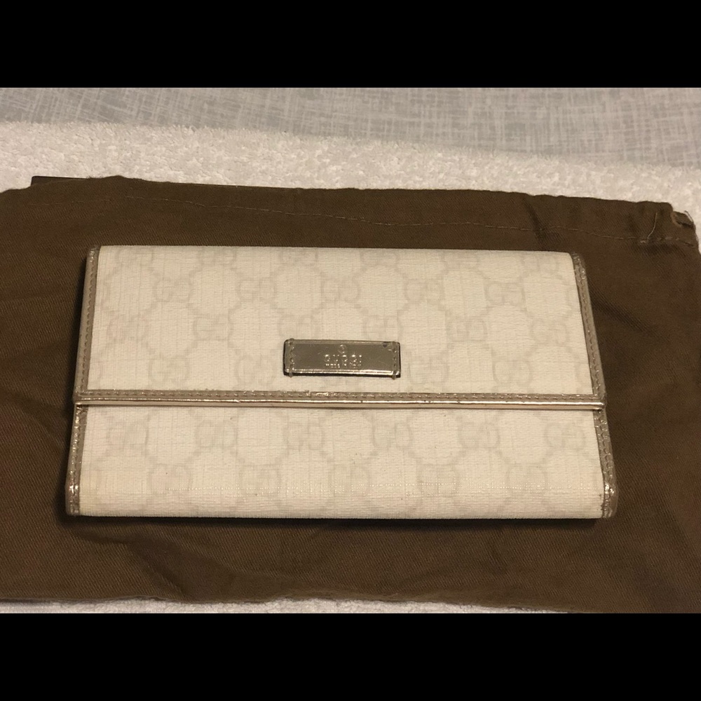 AUTHENTIC Gucci White Metallic Logo Wallet Trifold